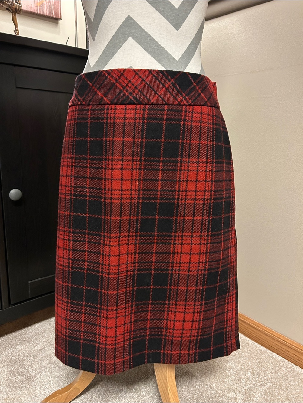 EDDIE BAUER Wool Blend Plaid Skirt, Red and Black, Size 12, Fully Lined